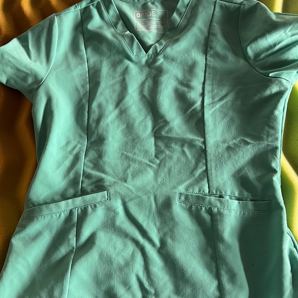 Figs women’s scrub top great condition barely worn - Picture 3 of 4